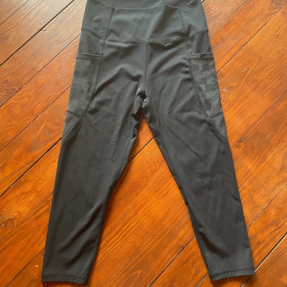 Zyia Black Camo Reflective Pocket Brilliant Capri